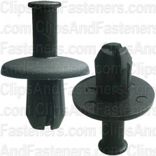 Chrysler Grille Push-Type Retainer